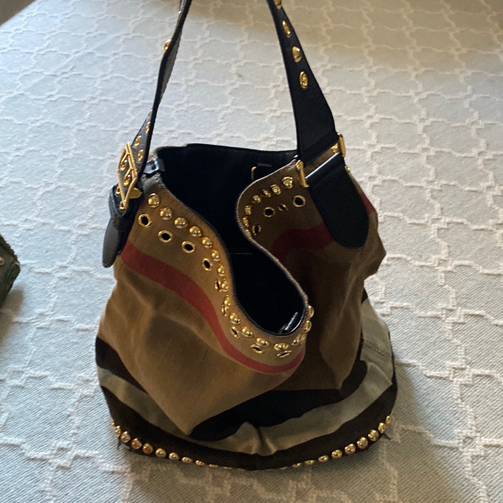 Burberry bucket bag